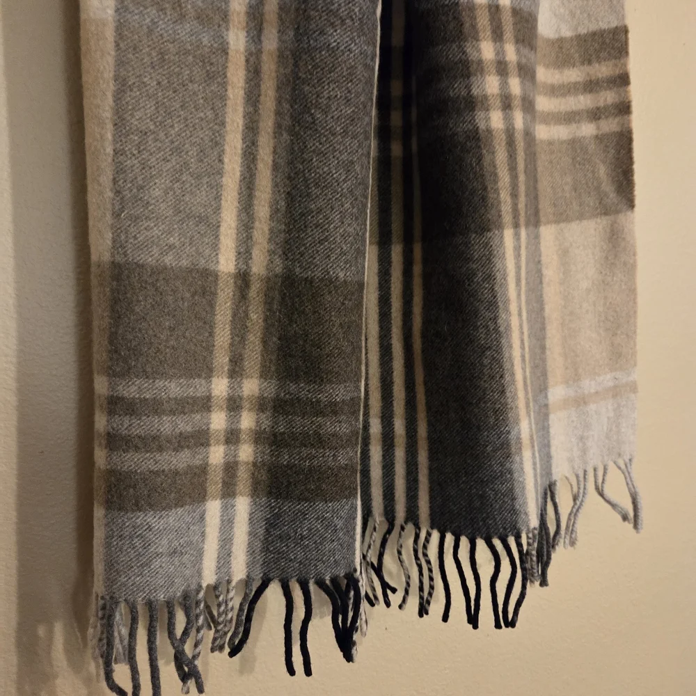 JoS.A.Banks Nuetral Tone Tartan Plaid 100% Cashmere Fringed Scarf Men's OS‎